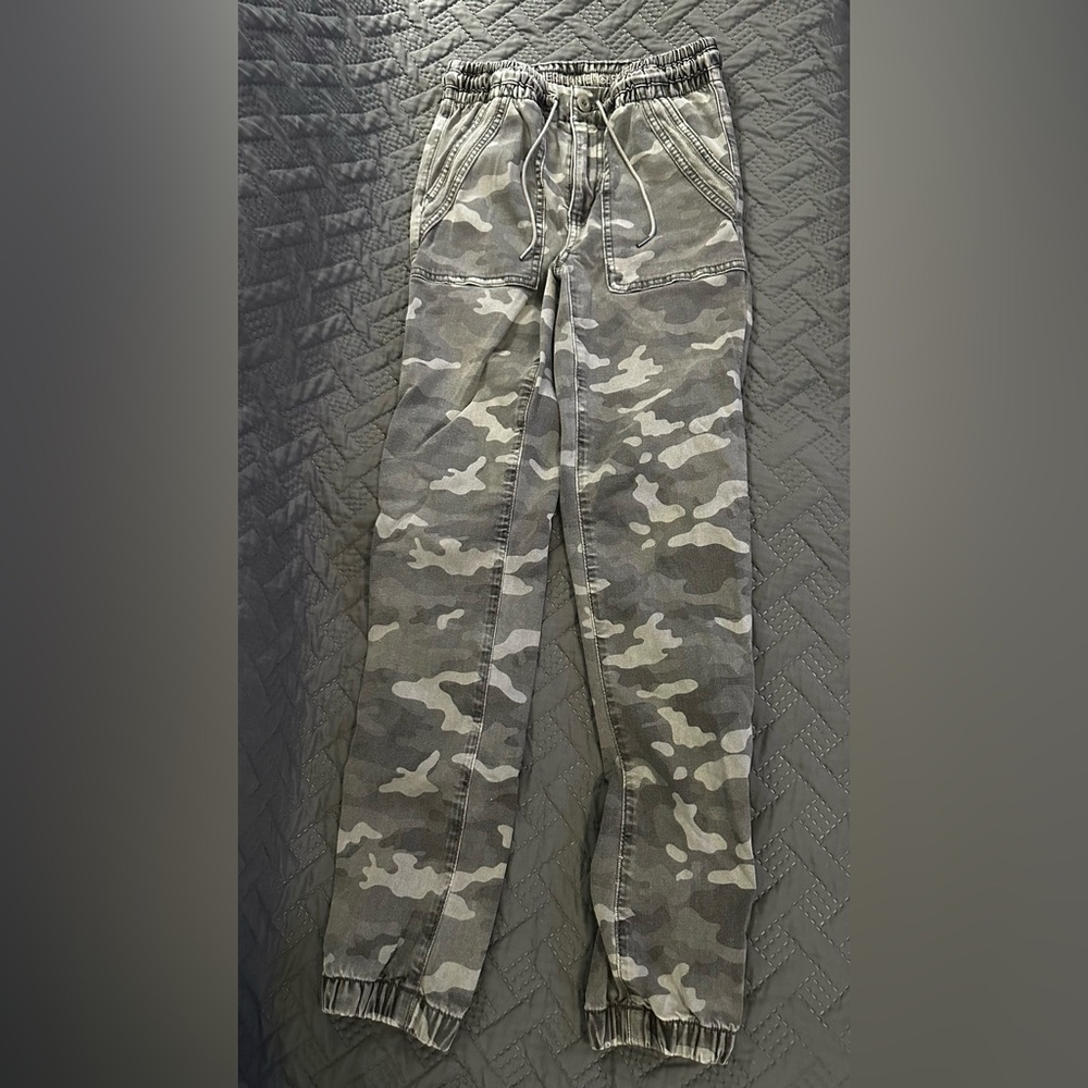 American Eagle Outfitters Camouflage Skinny Jeans